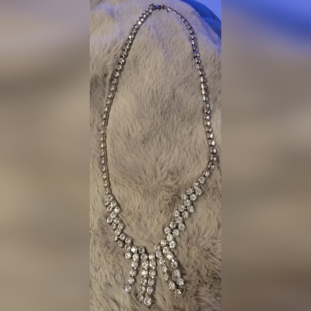 Beautiful Silvertone and Crystal Necklace